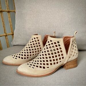 Jeffrey Campbell US 7 Taggart Open-Weave Suede Booties Tan / Beige Western Chic